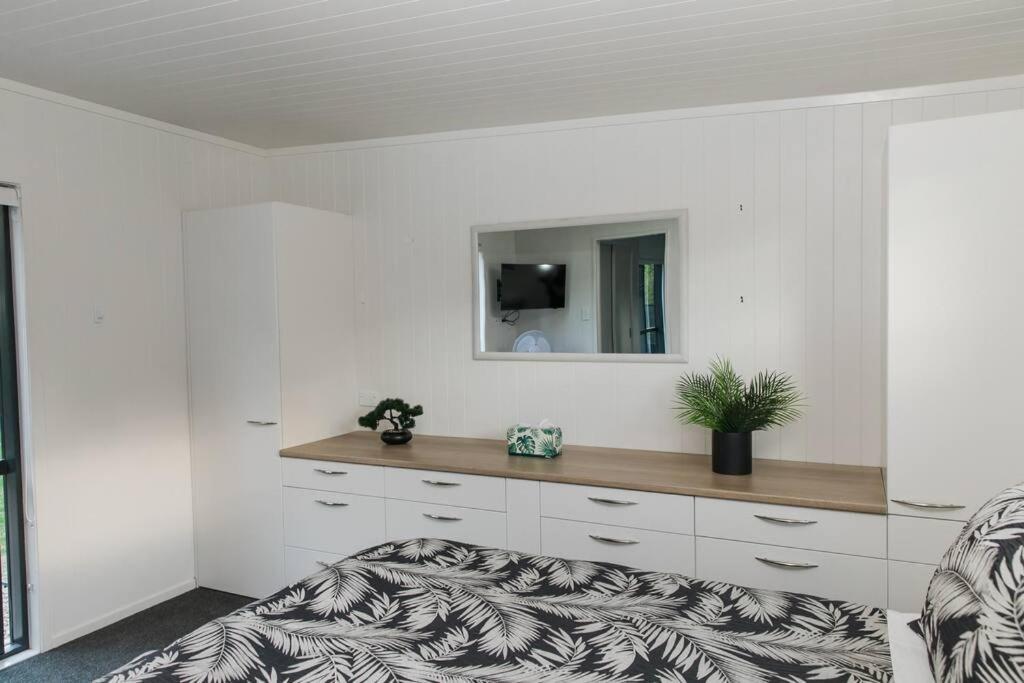 דירות אוקלנד Bombay Hills Modern Retreat מראה חיצוני תמונה