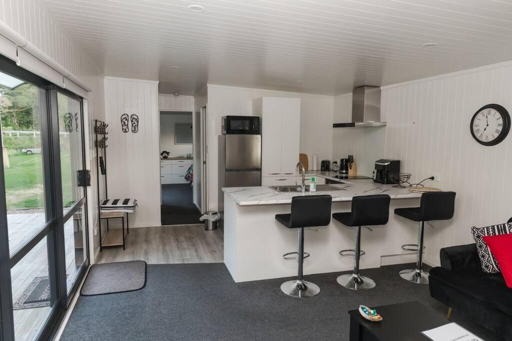 דירות אוקלנד Bombay Hills Modern Retreat מראה חיצוני תמונה