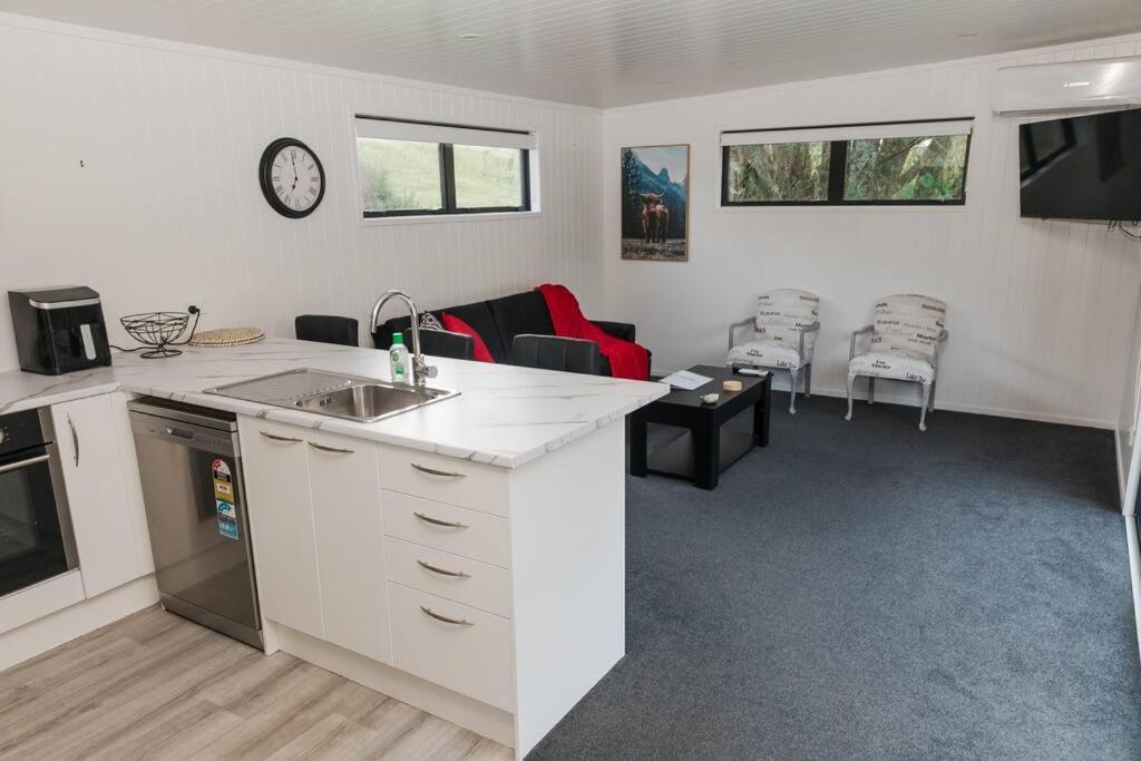 דירות אוקלנד Bombay Hills Modern Retreat מראה חיצוני תמונה